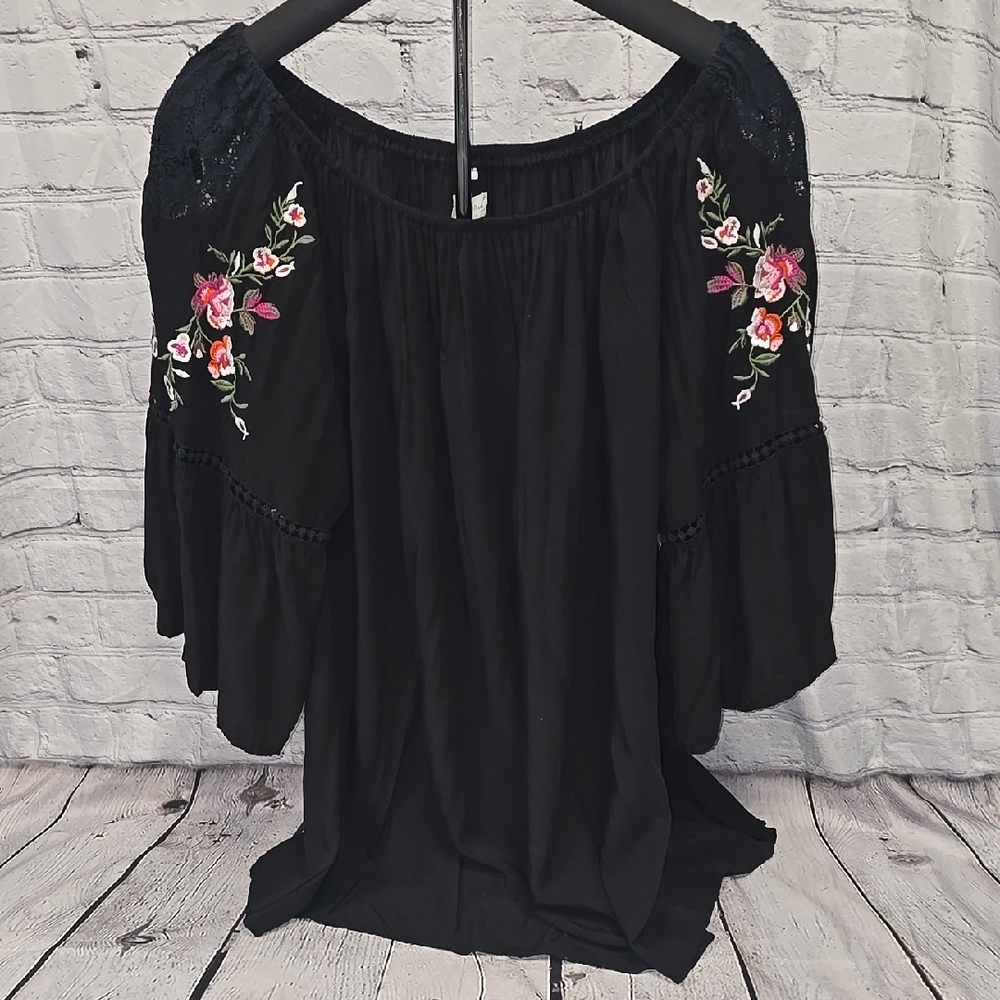 Southern Stitch Floral Embroidered Peasant Blouse Black, Sz XXXL